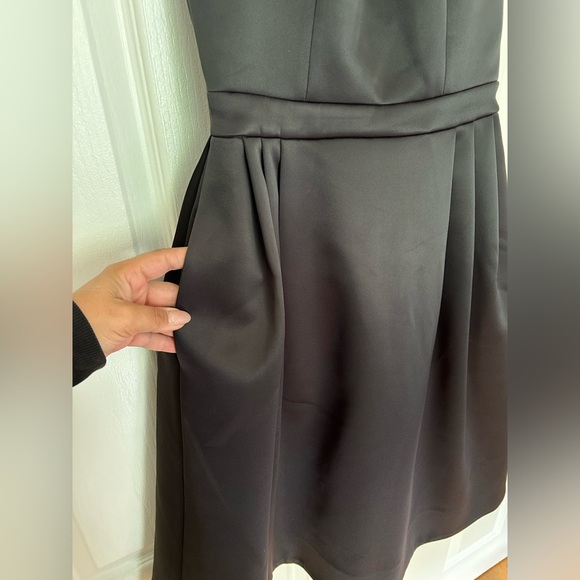 Marciano | A-Line V-Neck thick satin dress with pockets - Picture 7 of 8